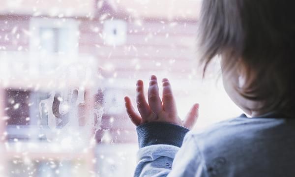 關(guān)注自閉癥｜和大家一樣正常長(zhǎng)大 我的孩子為何突然不說(shuō)話？